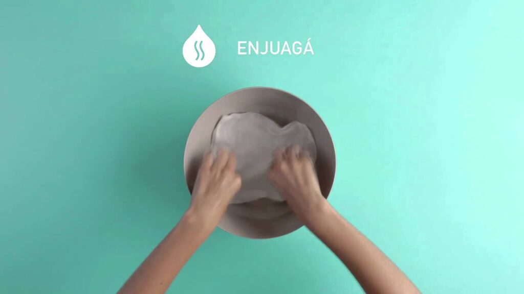 Cómo quitar la mancha de pasta de dientes en la ropa