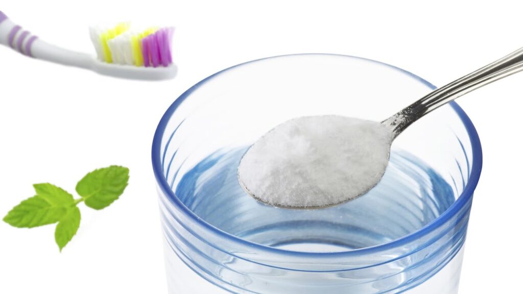 Cómo quitar las manchas de los dientes con bicarbonato